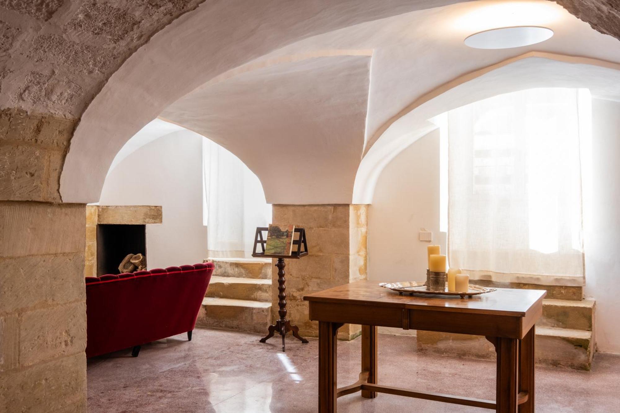 Dimora Del Vescovo Art Boutique Hotel Minervino di Lecce Exterior photo
